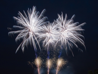 Xena Vuurwerk verzorgt op uw trouwdag of bruiloft een spectaculaire afsluiting door middel van een vuurwerkshow