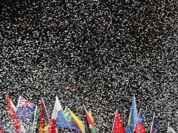 Stadium Shot voor creëren van grote sfeereffecten met streamers en confetti in stadions en tijdens evenementen